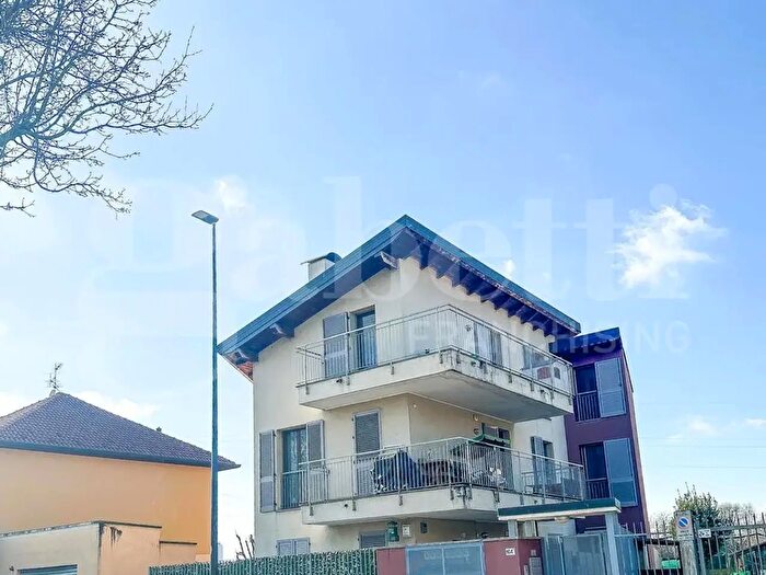 Appartamento trilocale in vendita in Via Milano, Cologno Monzese