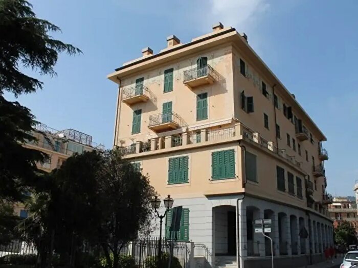 Appartamento trilocale in vendita in Viale Hambury, Alassio