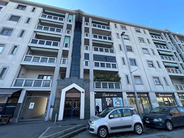 Appartamento trilocale in affitto in Via Carlo Imbonati, Dergano, Milano