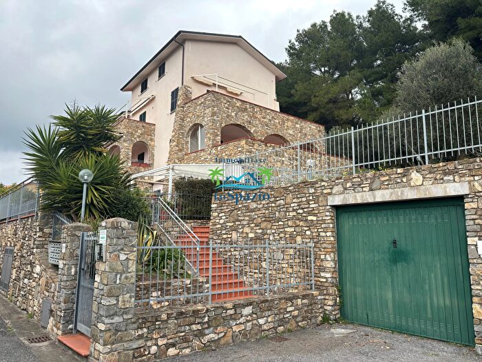 Appartamento trilocale in vendita in Strada Piangrande, Andora