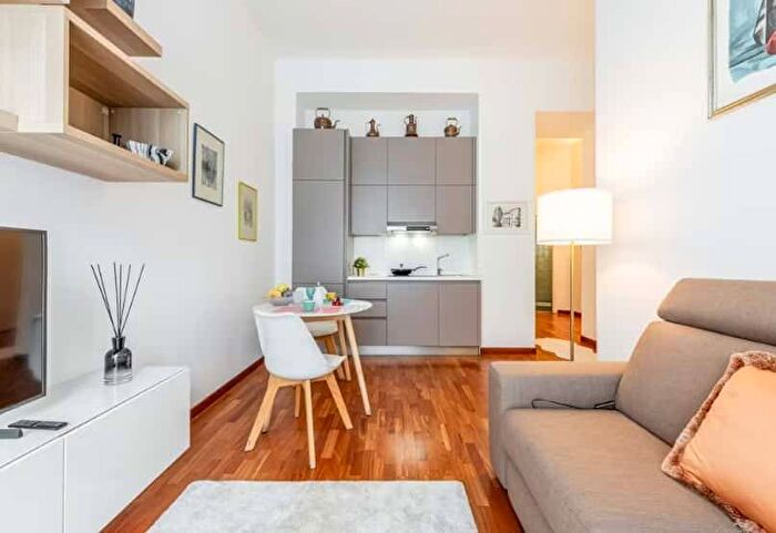 Appartamento bilocale in affitto in Piazza Caiazzo, Centrale, Milano