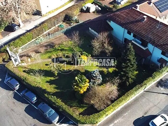 Casa con 8 locali in vendita in Via Venaria Bis, Givoletto