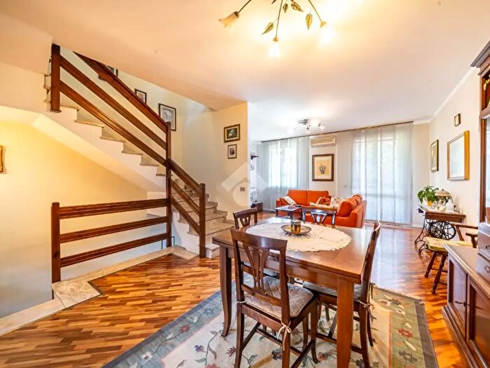 Casa con 5 locali in vendita in Via Learco Guerra, Reggio Emilia