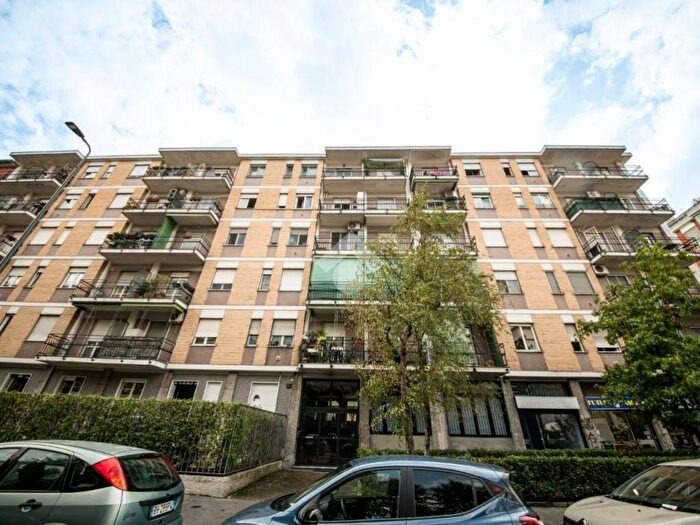 Appartamento trilocale in vendita in Via Carlo Boncompagni, Corvetto, Milano