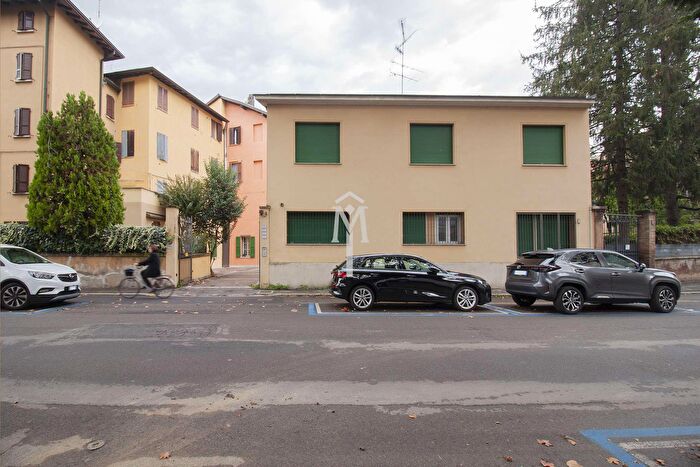 Casa con 18 locali in vendita in Reggio Emilia