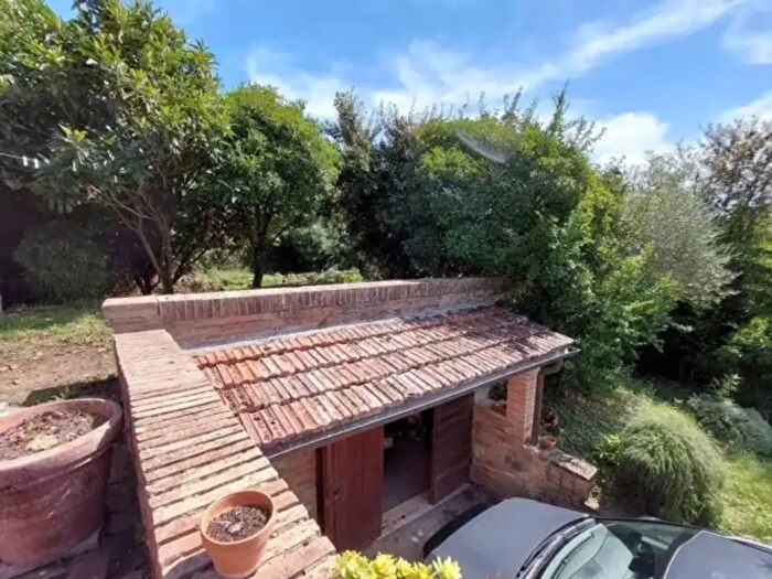 Appartamento trilocale in vendita in Strada di Pieve al Bozzone, Siena