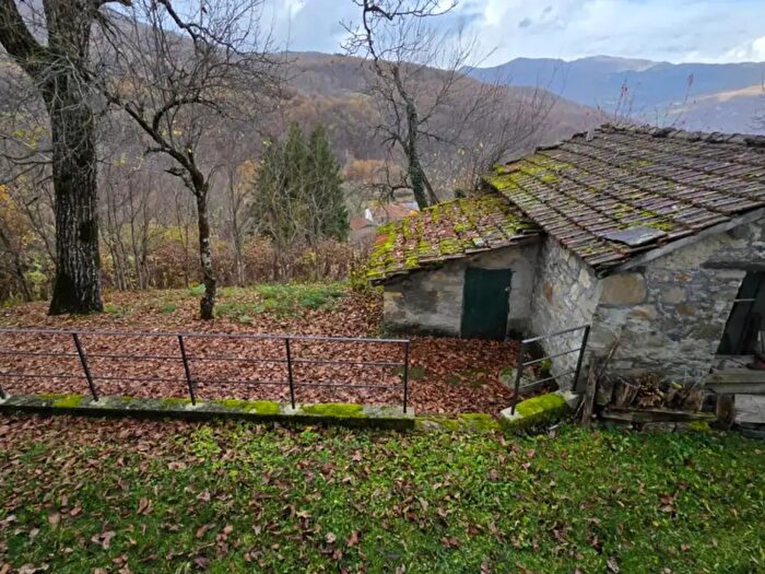 Casa trilocale in vendita in Frazione Bellasola, Corniglio