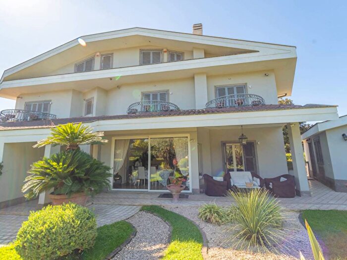 Casa con 5 locali in affitto in Via dei Sette Metri, Morena, Roma