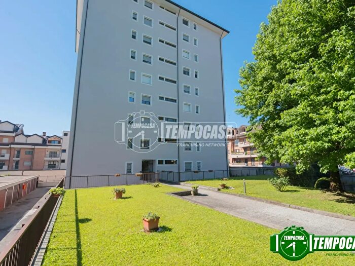 Appartamento quadrilocale in vendita in Via Giuseppe di Vittorio, Locate Di Triulzi