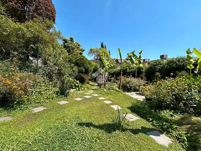 Casa con 9 locali in affitto in Viale Giorgio Modugno, Genova