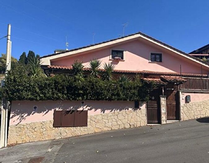 Casa con 6 locali in vendita in Via Pietro Vannucci, Guidonia Montecelio
