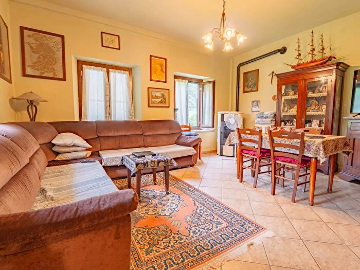 Casa quadrilocale in vendita in Via XXV Aprile, Inverso Pinasca