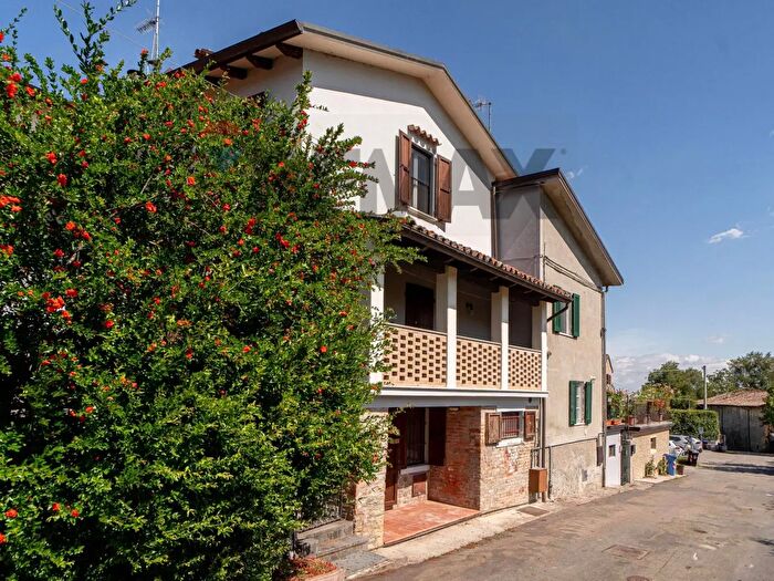 Casa quadrilocale in vendita in Strada Torregiani, Collecchio