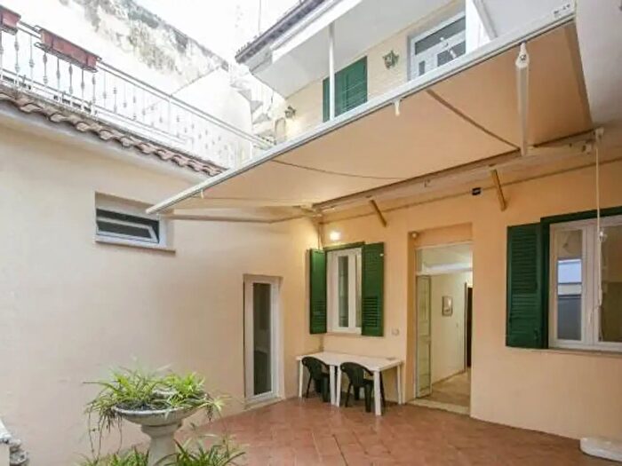 Appartamento con 8 locali in vendita in Via IV Novembre, Nettuno