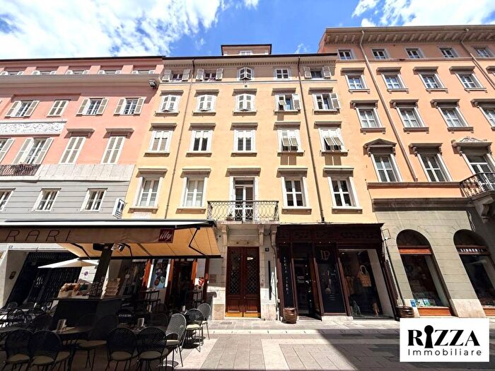 Appartamento trilocale in affitto in Via San Nicolò, Borgo Teresiano, Trieste