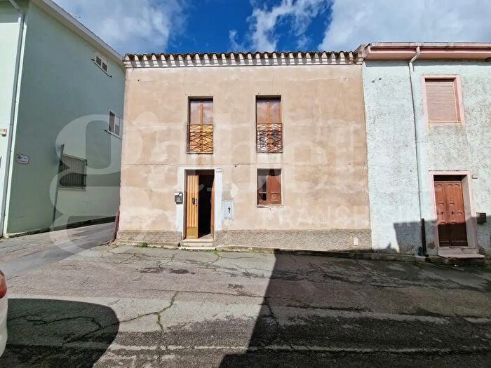 Casa con 6 locali in vendita in Via Umberto, Siliqua