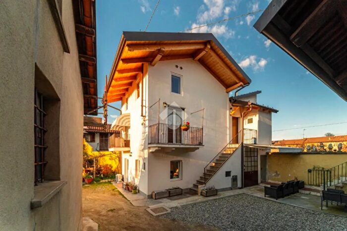 Casa con 5 locali in vendita in Vicolo Santa Maria, Collegno
