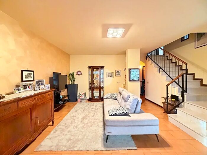 Casa quadrilocale in vendita in Via Alcide De Gasperi, Torbole Casaglia