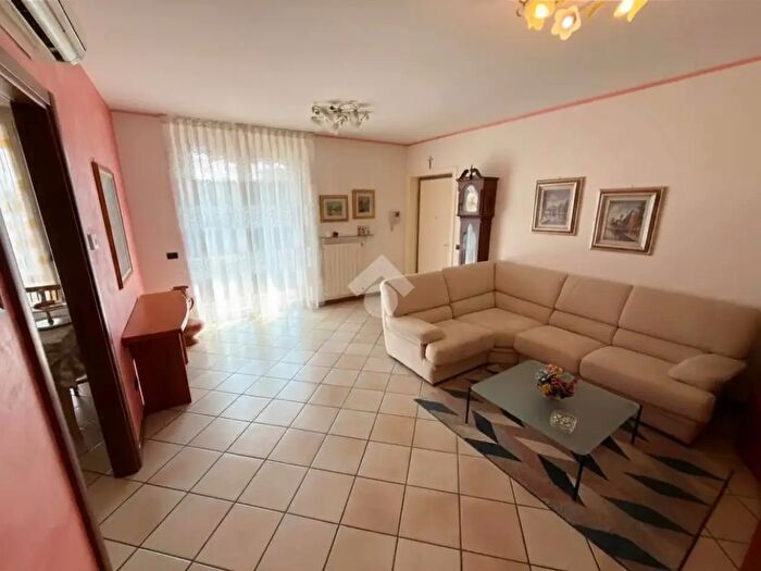 Appartamento trilocale in vendita in Via Dante Alighieri, Paullo