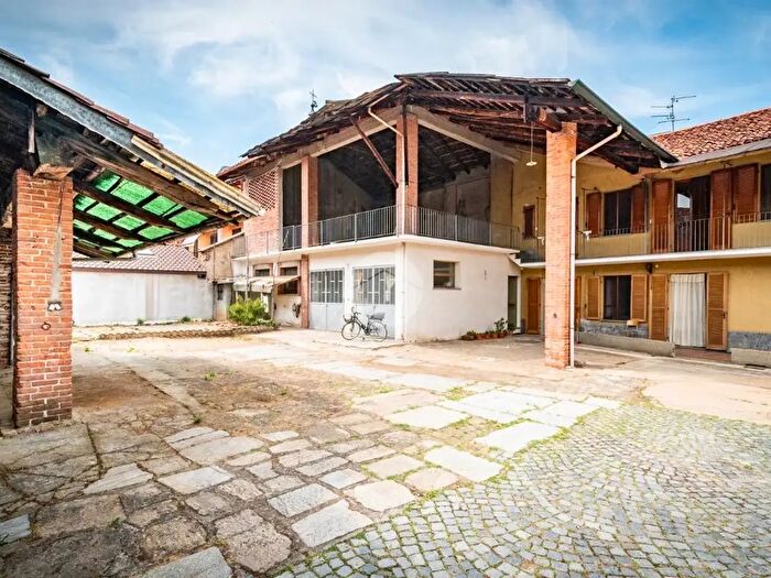 Casa con 7 locali in vendita in Via dello Statuto, Volvera