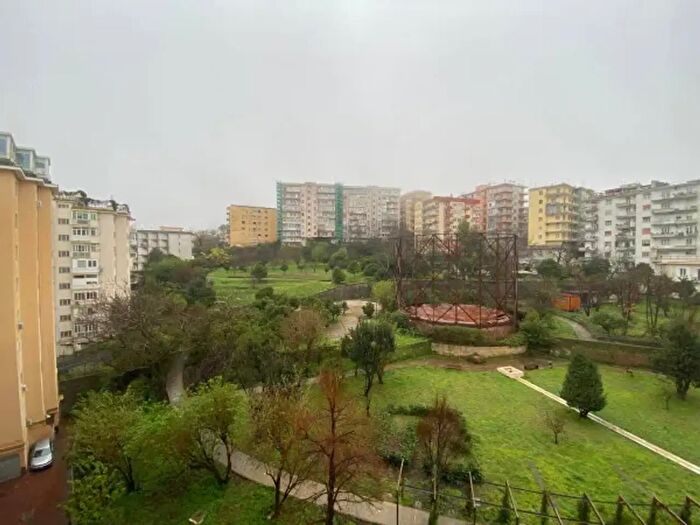 Appartamento quadrilocale in affitto in Viale Raffaello, Napoli