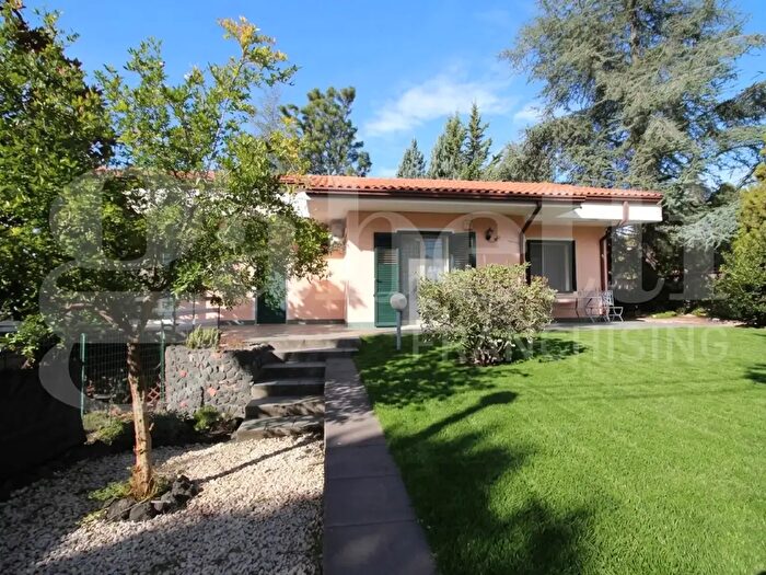 Casa con 6 locali in vendita in Via San Nicola, Nicolosi