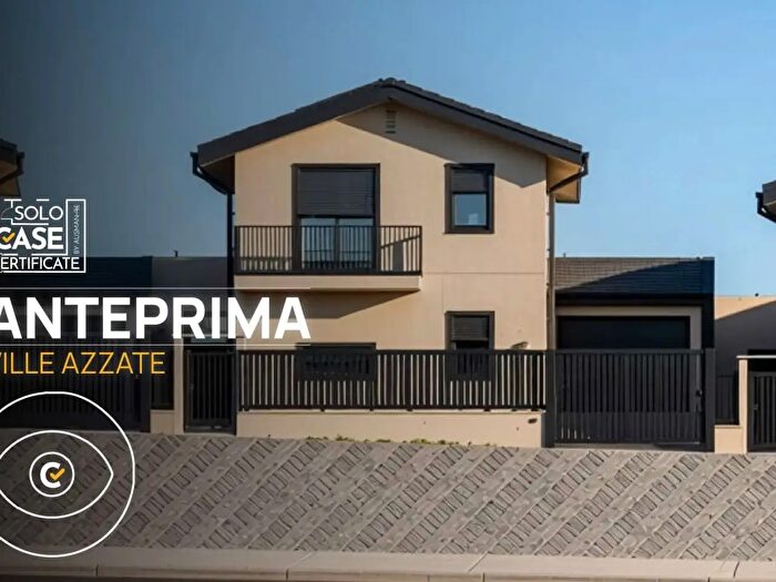 Casa quadrilocale in vendita in Via Piave, Azzate