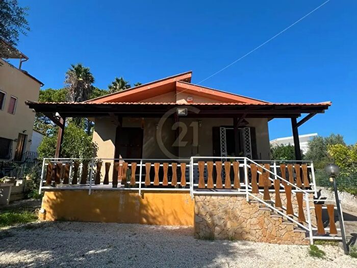Casa con 5 locali in vendita in Siracusa