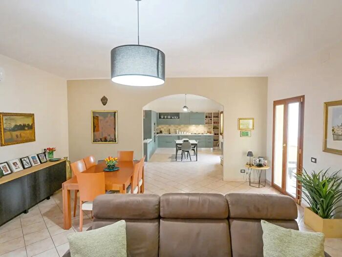 Appartamento con 6 locali in vendita in Via Ulivo, Muravera