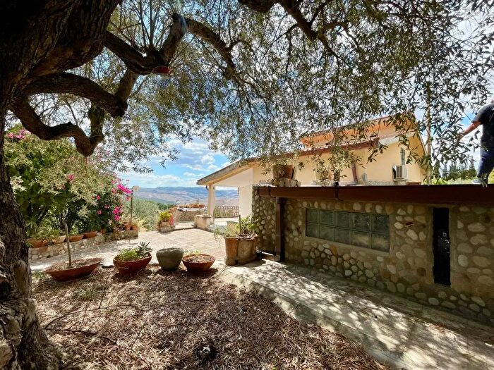 Casa quadrilocale in vendita in Contrada Turolifi Snc, Santa Caterina Villarmosa
