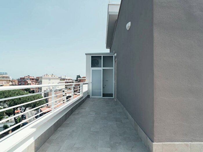 Casa quadrilocale in affitto in Via Cardinal Passionei, Boccea, Roma