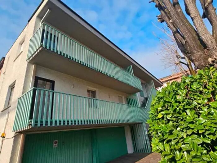 Appartamento con 6 locali in vendita in Via Emilia Ospizio, Reggio nell'Emilia