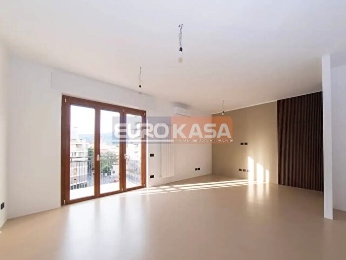Appartamento trilocale in vendita in Via Martiri di Cefalonia, Bergamo
