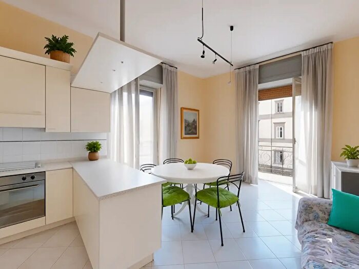 Appartamento trilocale in vendita in Corso Umberto I, Napoli