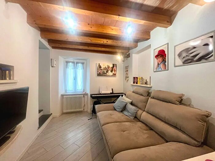 Appartamento con 5 locali in vendita in Massa
