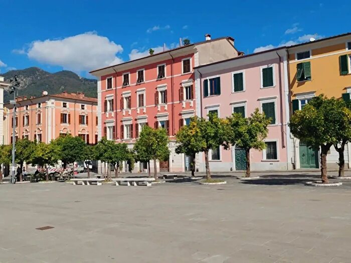 Appartamento quadrilocale in vendita in Massa