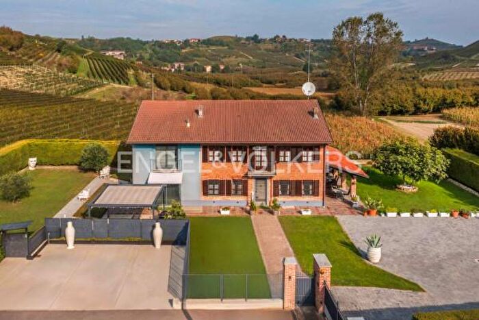 Casa con 6 locali in vendita in Strada San Silverio, Priocca