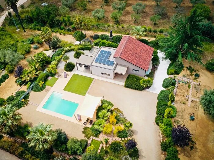 Casa con 5 locali in vendita in Via Cesare Pavese, Piazza Armerina