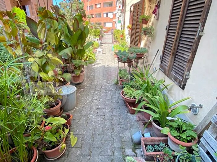 Appartamento con 9 locali in vendita in Monteriggioni