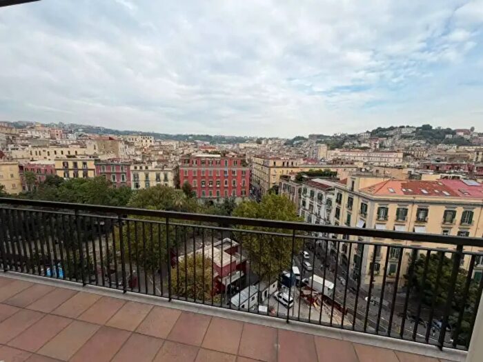 Appartamento quadrilocale in affitto in Piazza Cavour, Napoli