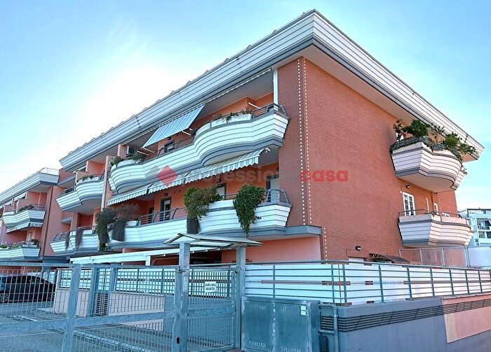 Appartamento trilocale in vendita in Via Marsica, Aprilia