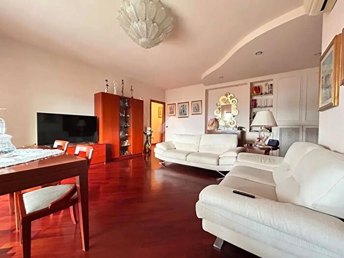 Appartamento quadrilocale in vendita in Via Eugenio Martorelli, Cosenza