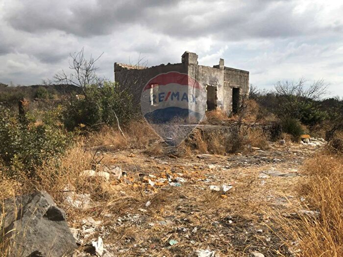 Casa bilocale in vendita in Contrada Carcarazza Sn, Camporotondo Etneo