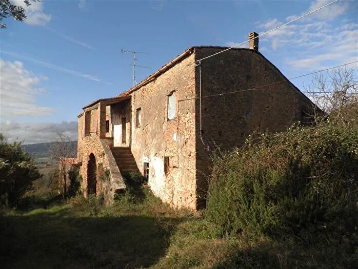 Casa con 20 locali in vendita in Volterra