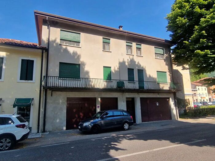Casa con 14 locali in vendita in Vittorio Veneto