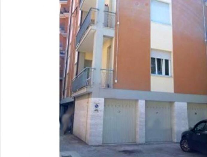 Appartamento con 6 locali in vendita in Via Monte Grappa, Jesi