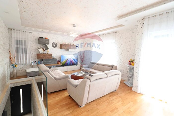 Casa con 12 locali in vendita in Solza