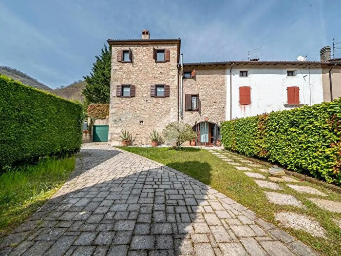 Casa con 5 locali in vendita in Contrada Antonelli, Badia Calavena