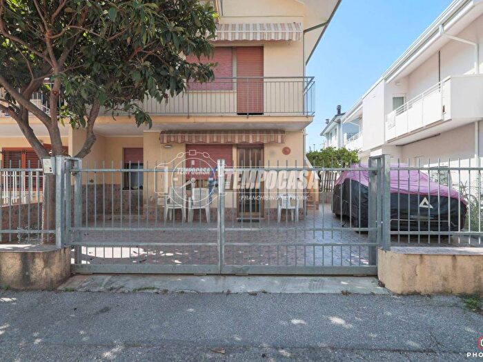 Casa con 5 locali in vendita in Viale Bergamini, Paese, Riccione