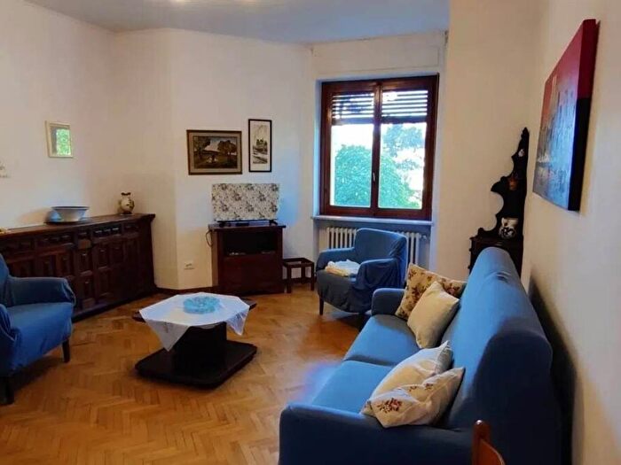 Appartamento quadrilocale in affitto in Neighbourhood Ronchi, Ronchi Poveromo, Massa